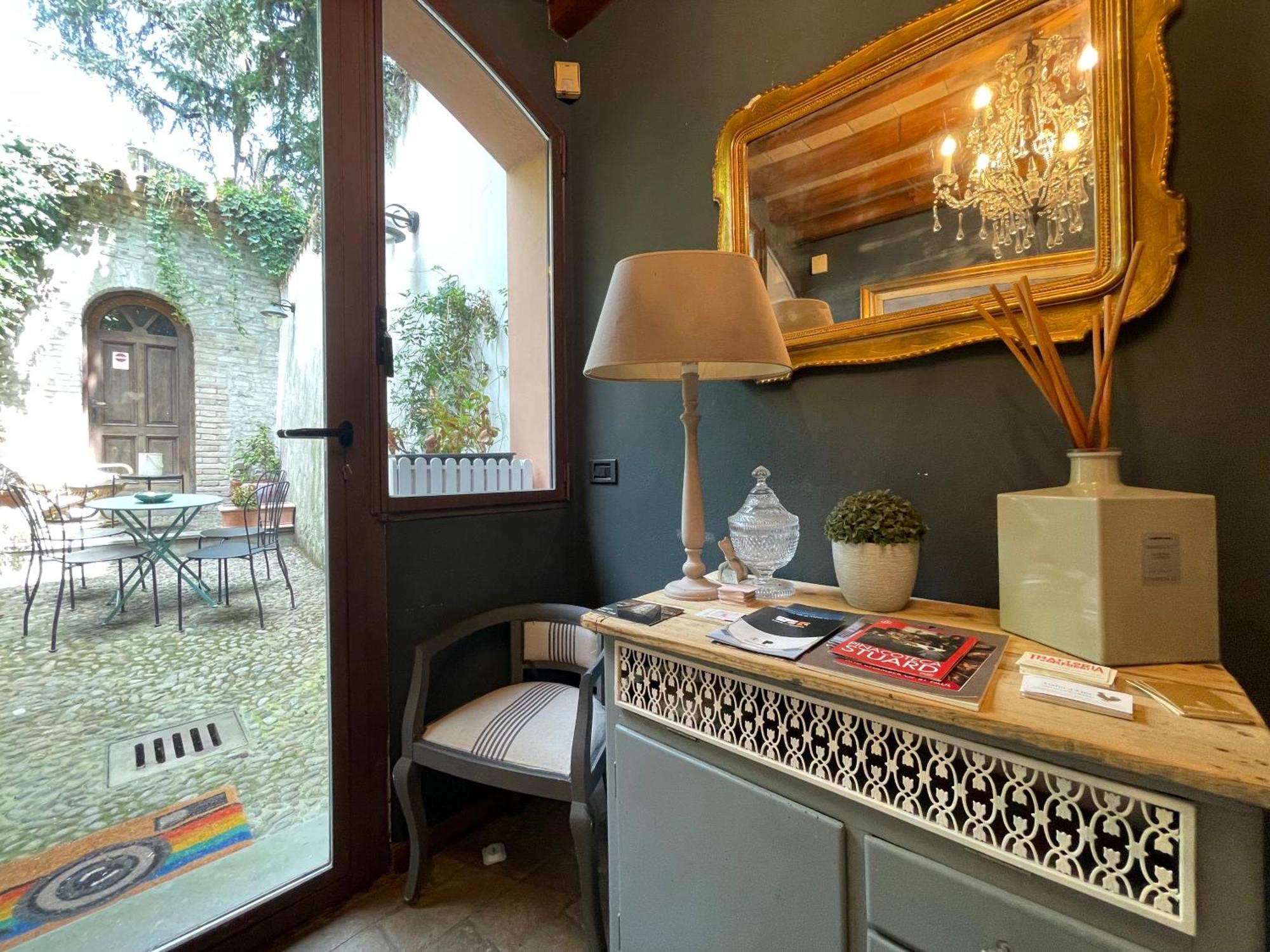 Le Camere Di Bsuites Affittacamere 파르마 외부 사진
