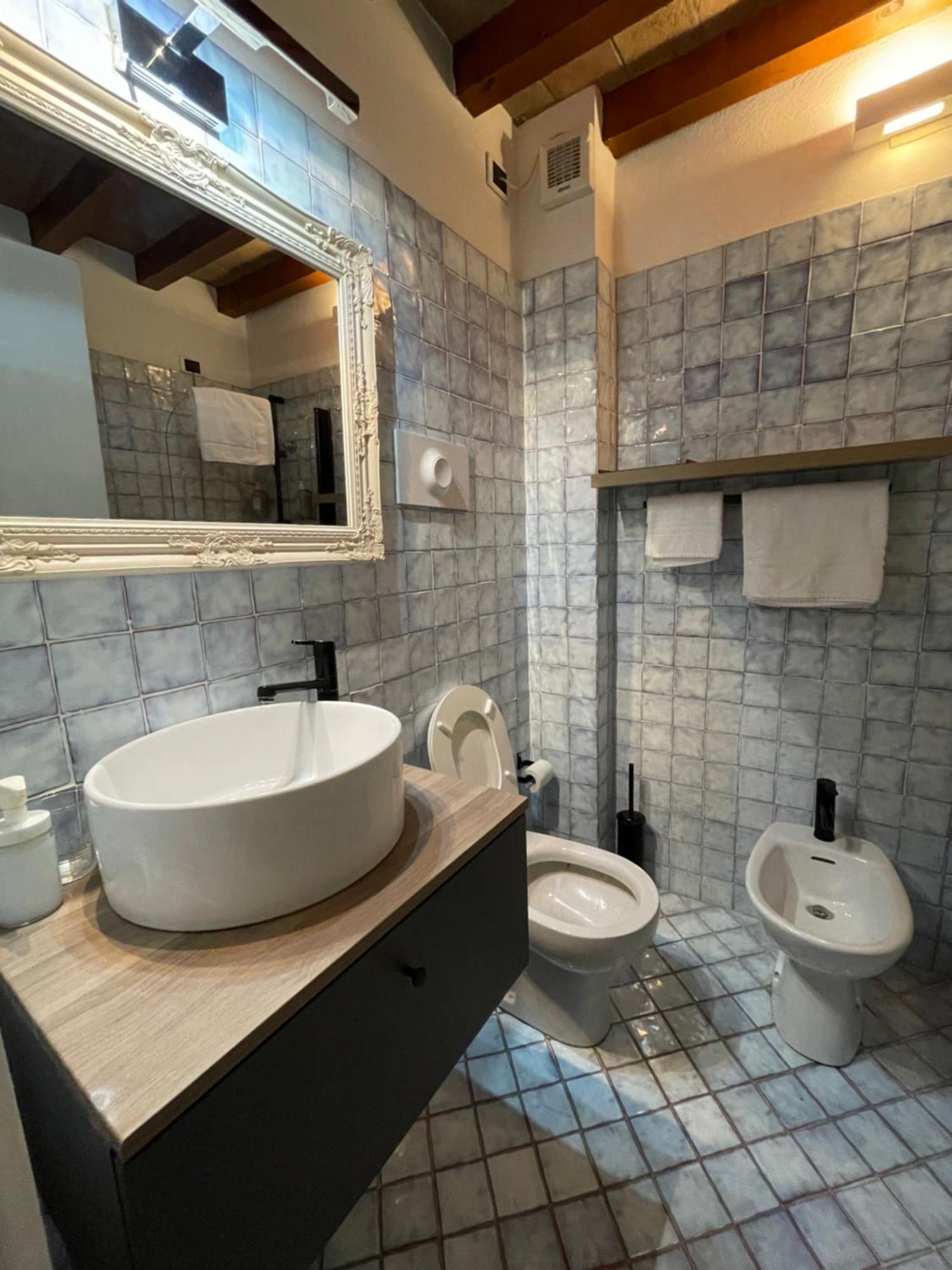 Le Camere Di Bsuites Affittacamere 파르마 객실 사진