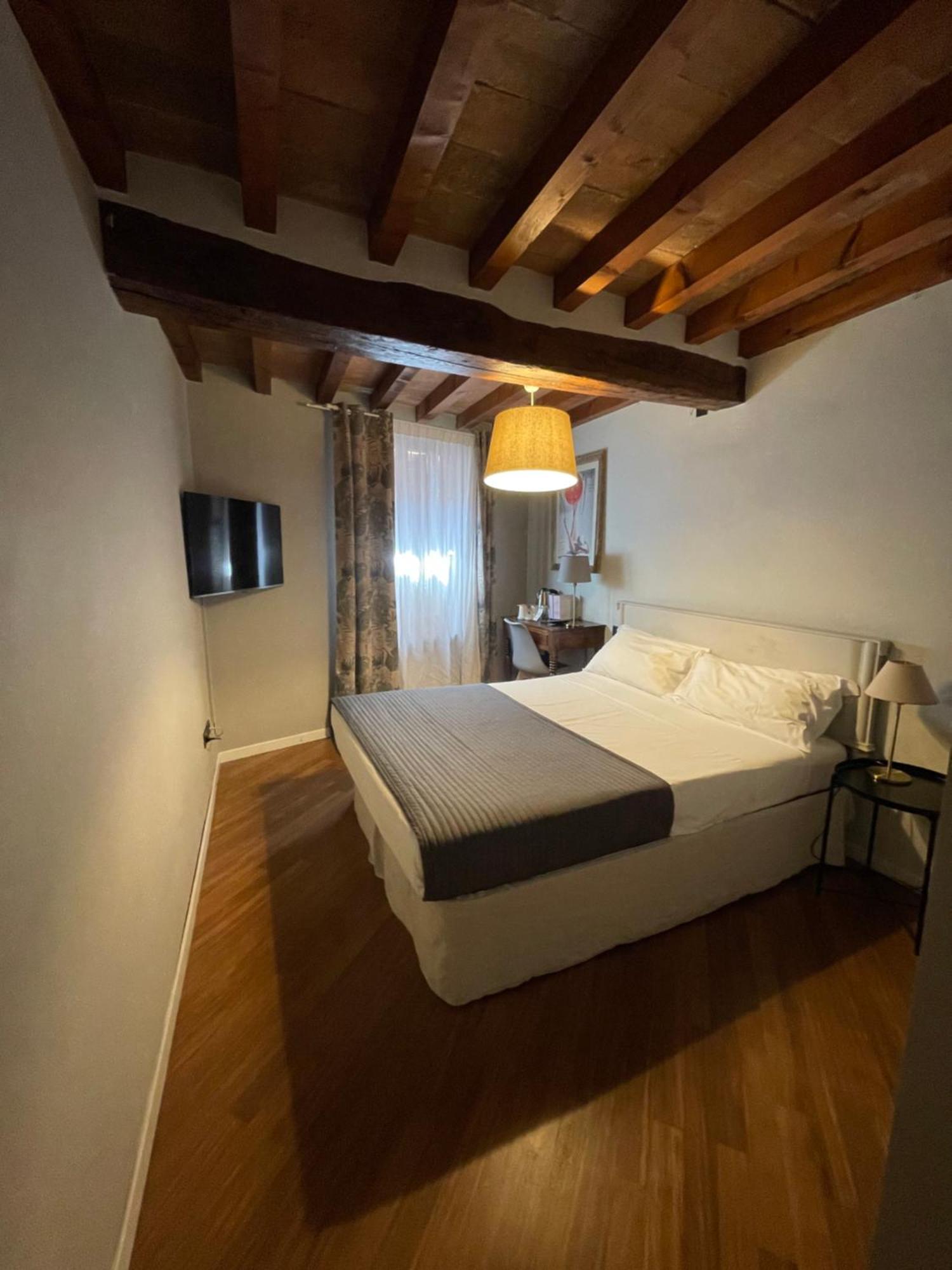 Le Camere Di Bsuites Affittacamere 파르마 외부 사진